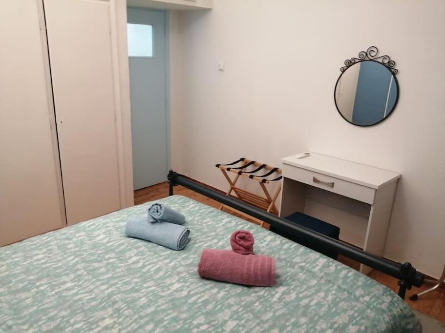 雅典Ανακαινισμένο 8 Λεπτά Από Το Μετρό.公寓 外观 照片