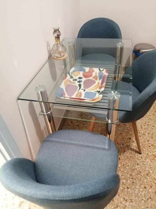 雅典Ανακαινισμένο 8 Λεπτά Από Το Μετρό.公寓 外观 照片